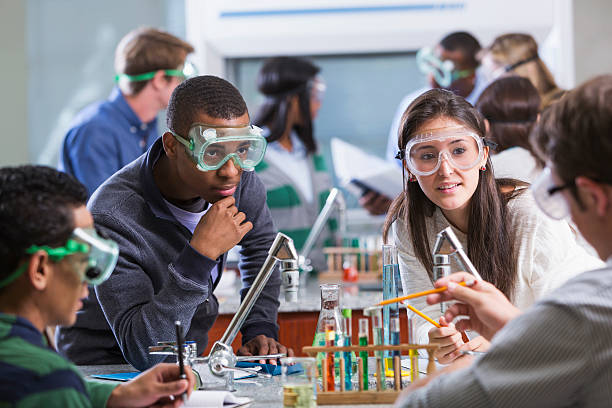 Students working in a science lab class